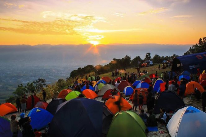
					BUKIT MANTANTIMALI di Kabupaten Sigi hadirkan pemandangan yang indah. Foto : website pariwisata.sultengprov.go.id