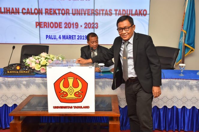 
					Rektor Universitas Tadulako, Prof. Dr. Ir. Mahfudz. Foto : untad.ac.id