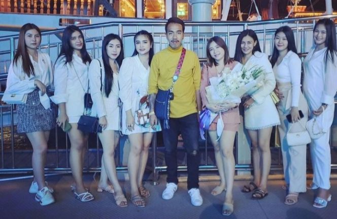 
					Pria di Thailand, Ong Dam punya delapan istri cantik. Foto : @nattapongchablaem