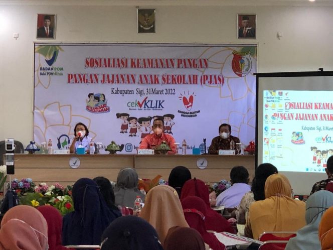 
					BPOM Palu saat menggelar sosialisasi keamanan Pangan Jajanan Anak Sekolah (PJAS) di Kabupaten Sigi. Foto : Angel/Likein