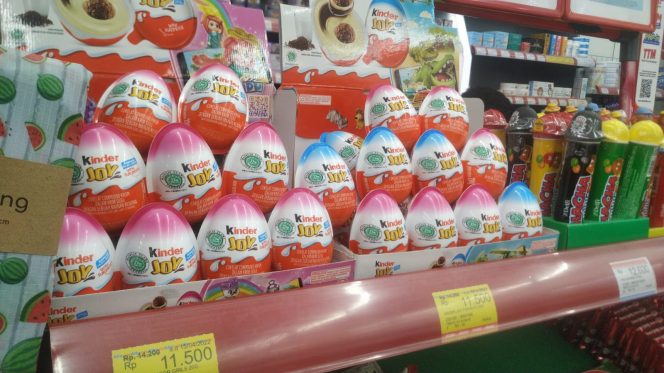 
					Telur Coklat Kinder Joy. Foto : Ist