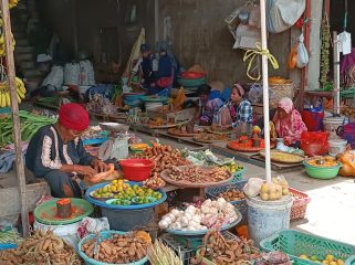Potret Pasar Tradisional Inpres Manonda Kota Palu. (Foto: Inul/Likein.id)