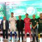 Para pemain dan Manajemen Persipal BU saat memperkenalkan jersey baru untuk Liga 2, Senin (11/9/2023). (Foto: Santo)